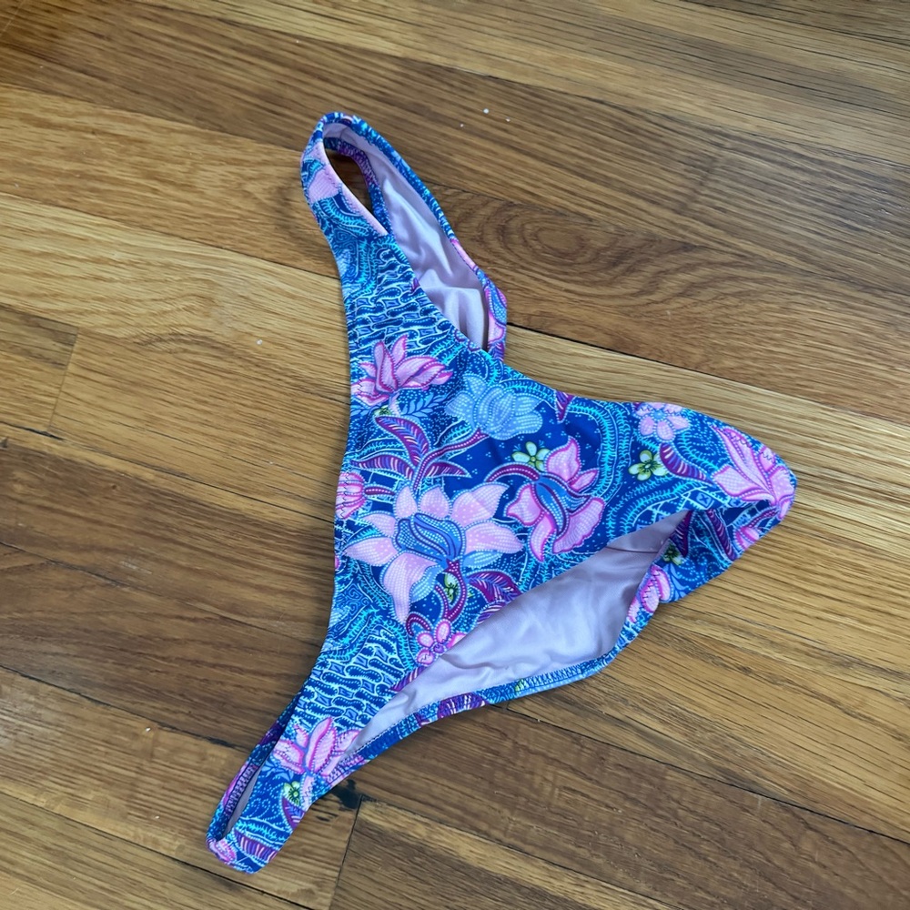 Victoria secret itsy bathing suit bottom